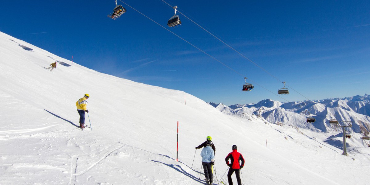 Skiërs op de piste van Ischgl